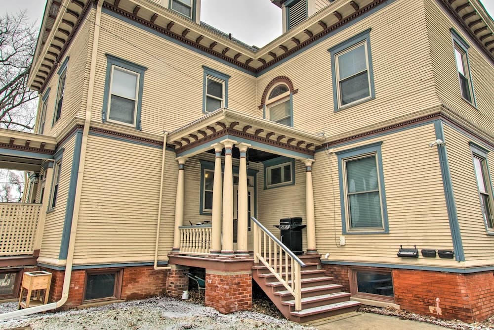 Charming Bloomington Apt w/ Walkable Location