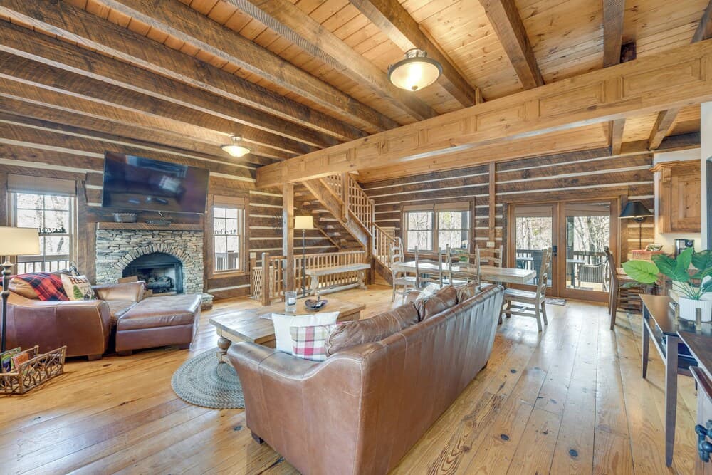 Hot Tub & Fire Pit: Secluded Gem in Franklin