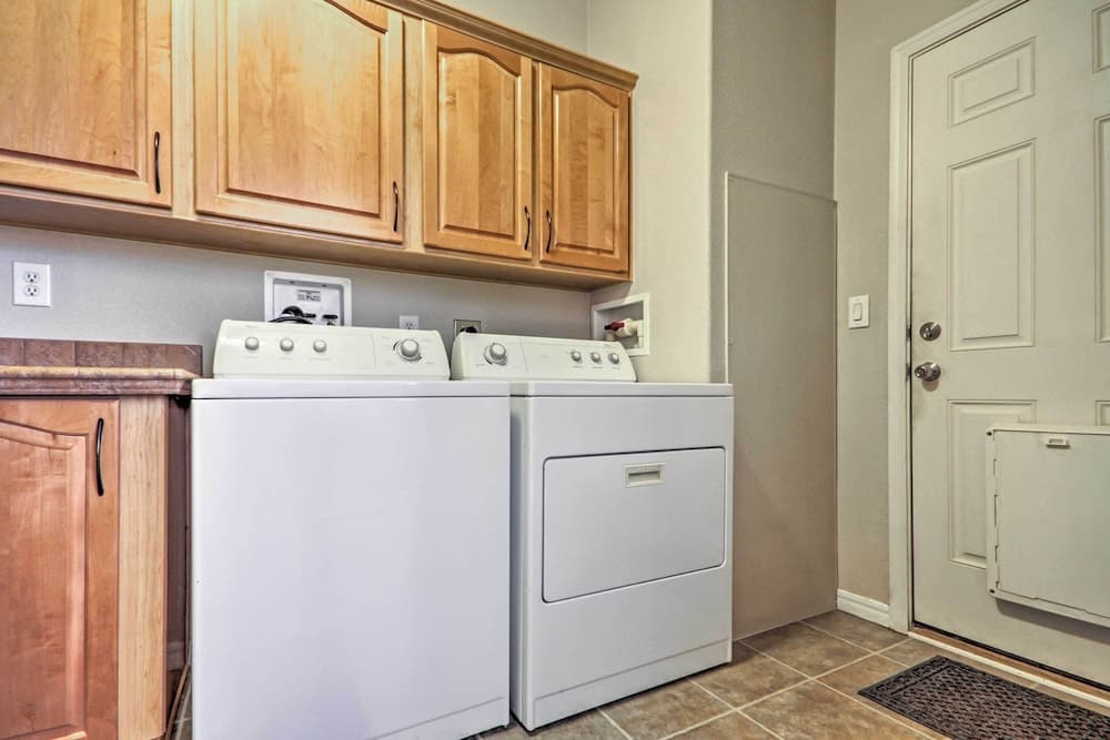 Beautiful Kanab Home w/ Yard - Walk to Restaurants