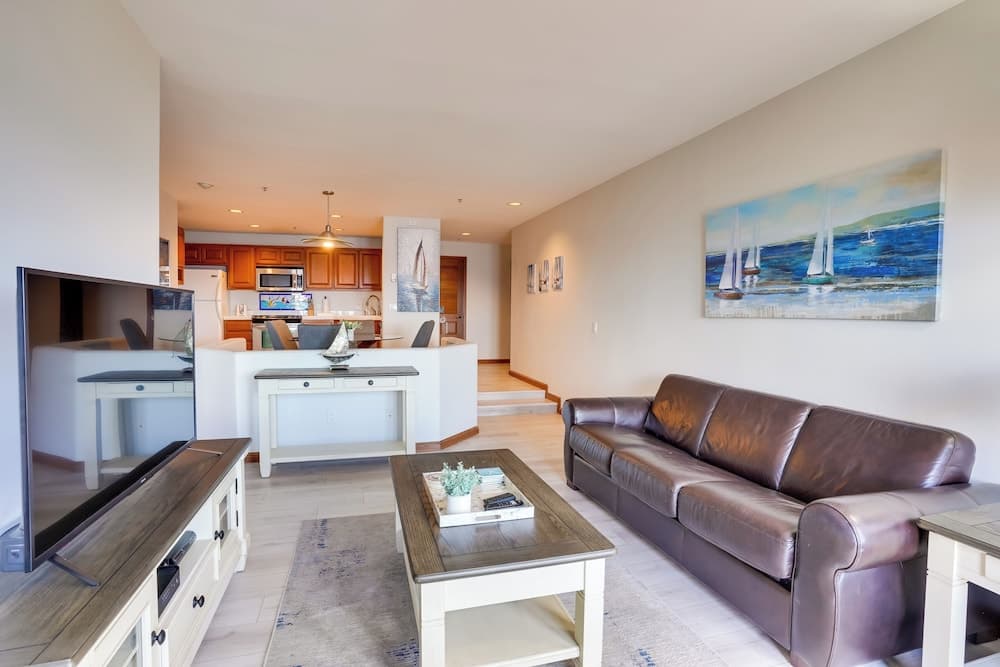Bright Catalina Island Condo w/ Ocean Views!