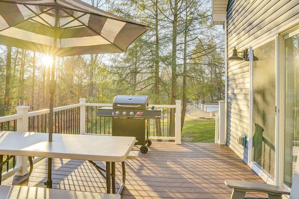 Hot Tub, Grill & Mtn Views! Benezette Cabin