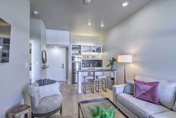 Centrally Located San Marcos Unit w/ Parking!