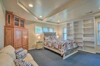 Charming Medford Getaway ~ 4 Miles to Downtown!