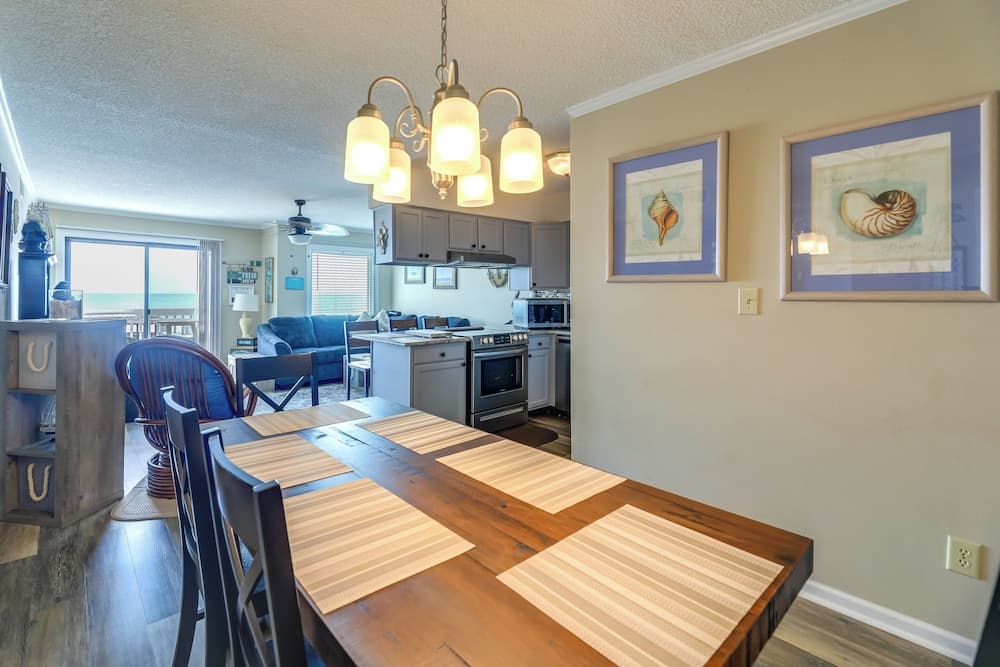 Coastal Condo w/ Indoor & Outdoor Pool Access