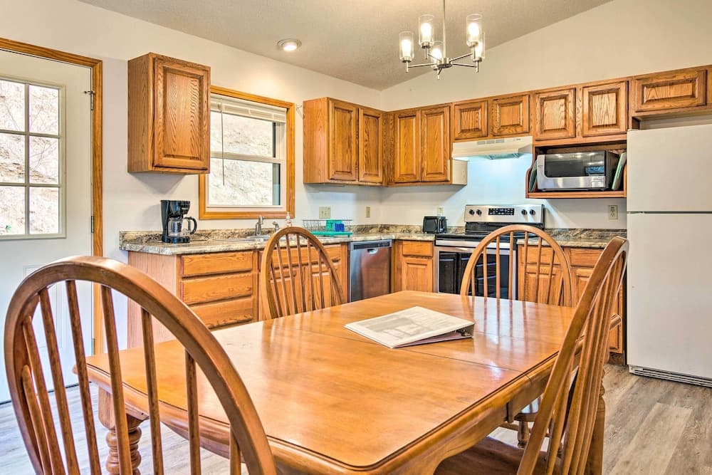 Fire Pit & Mtn Views: Charming Marion Cabin!