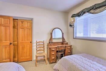 Charming Mtn Home on Golf Course ~4 Mi to Slopes!