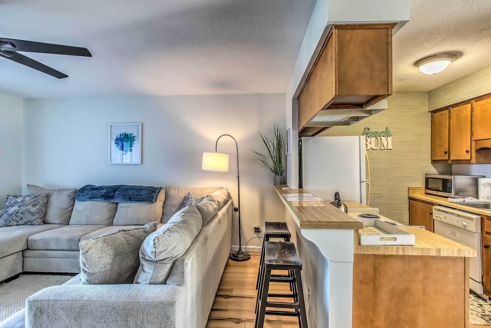 Condo w/ Pool Access - Walk to Beach!