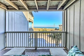 Condo w/ Pool Access - Walk to Beach!