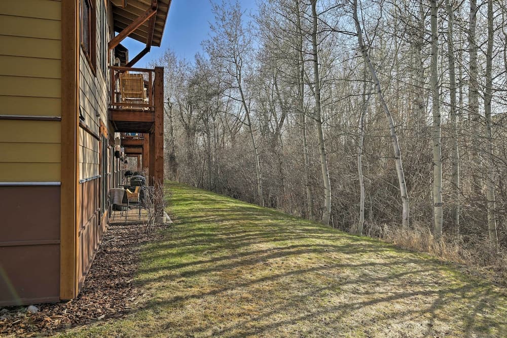 Cozy Driggs Condo w/ Hot Tub & Ski Shuttle Service