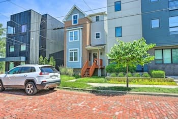 Cozy Cleveland Apartment ~ 2 Mi to Downtown!