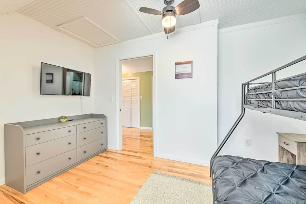 Cozy Bryson City Home w/ Fire Pit & Mtn Views!