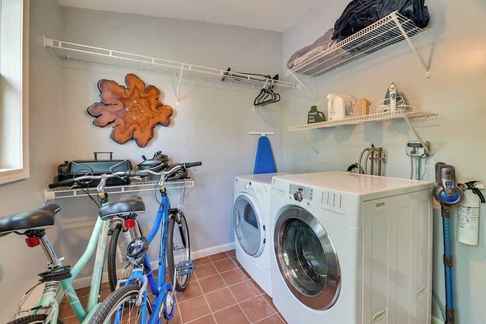 Walk to Parks & Dining: Cozy Canandaigua Home!