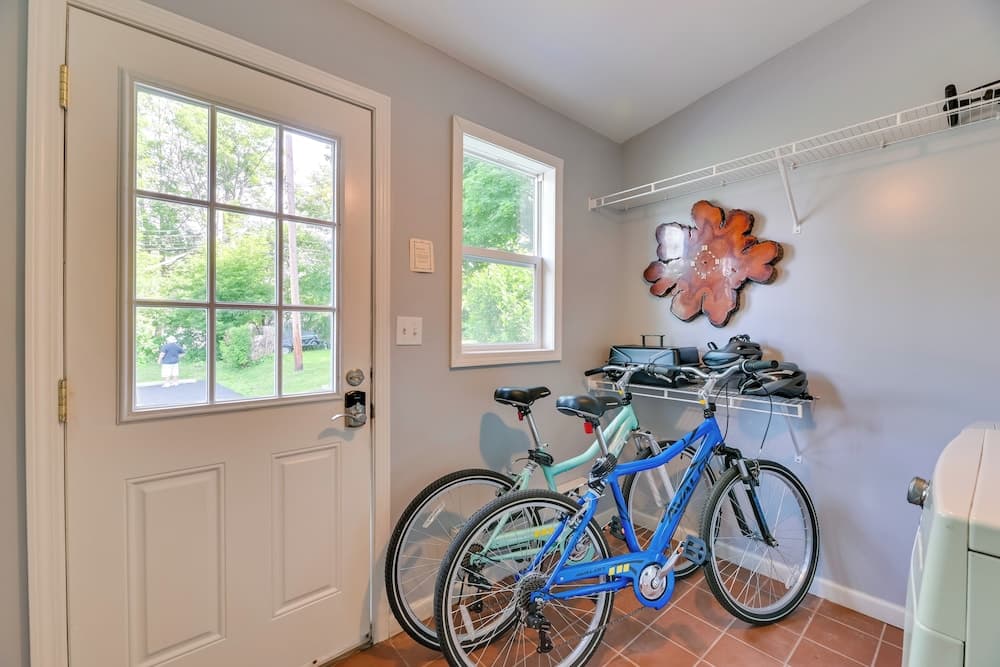 Walk to Parks & Dining: Cozy Canandaigua Home!