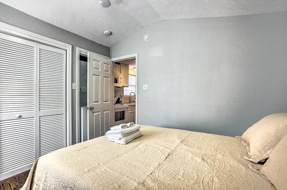 Cozy Montgomery Home: Walk to Lake Conroe!