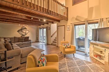 Family-friendly Poconos Retreat w/ Hot Tub!