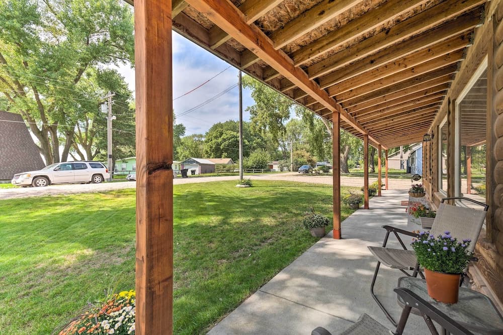 Family Home w/ Hot Tub - Walk to Johnson Lake!