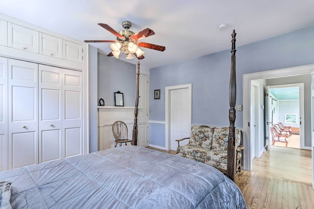 Historic Townhome in Downtown Shepherdstown!