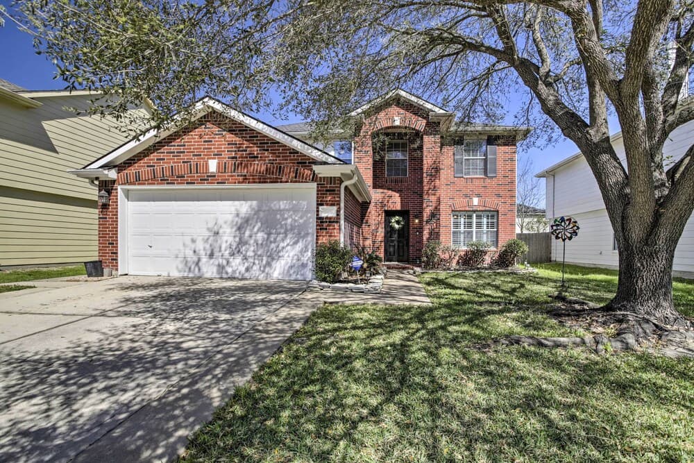 Luxe Home 30 Miles to Houston w/ Pool & Grill