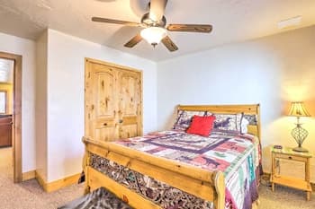 New! Rustic Sterling Cabin: Walk to Palisade Lake!