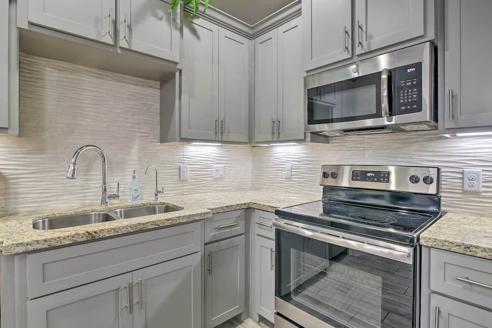 Private Patio: Edinburg Couple's Retreat!