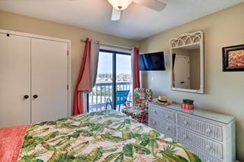 Oceanside Emerald Isle Condo, Steps to Beach!