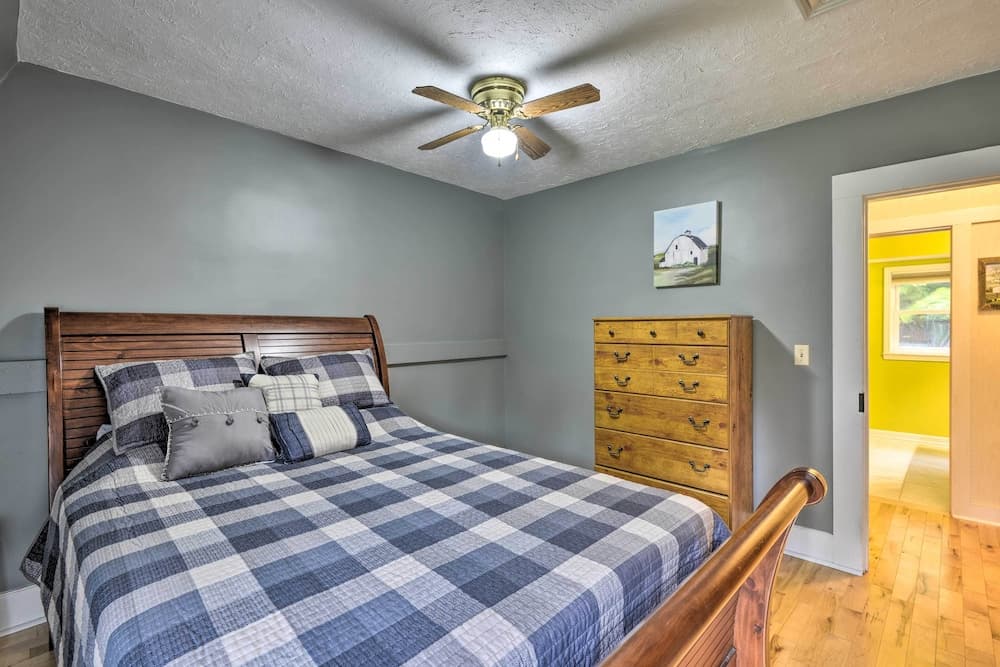 Peaceful Home w/ 11 Acres, Creek & Fire Pit!