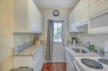 Pet-friendly Dallas Guest House w/ Patio!