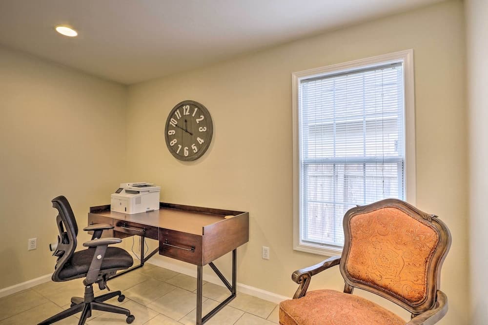 Pet-friendly Georgetown Home < 1 Mi to Dtwn!