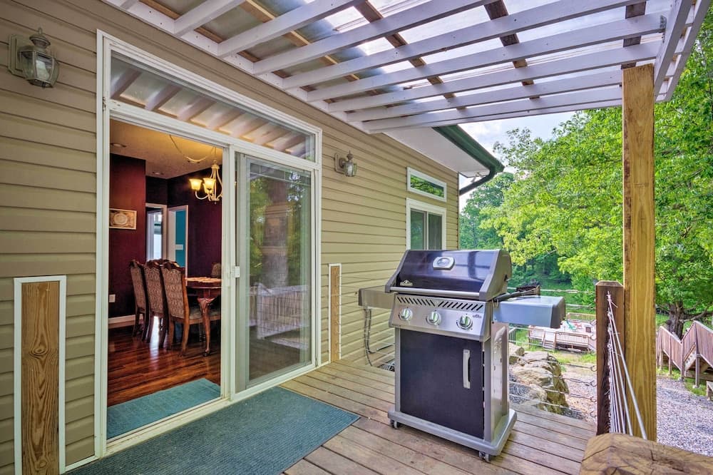 Private Blue Ridge Home w/ Hot Tub, Mountain Views
