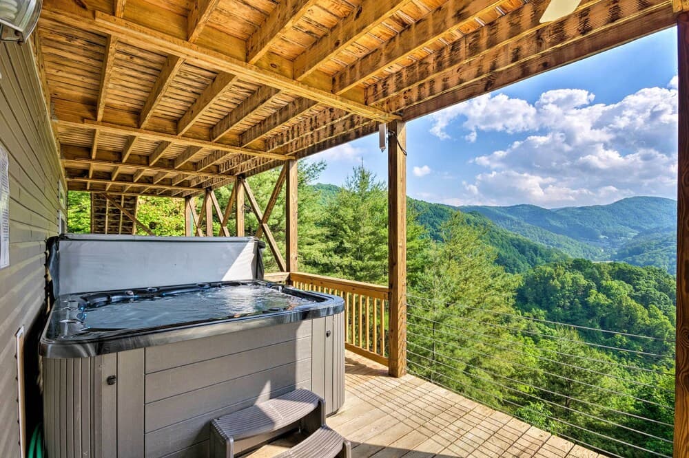 Private Blue Ridge Home w/ Hot Tub, Mountain Views