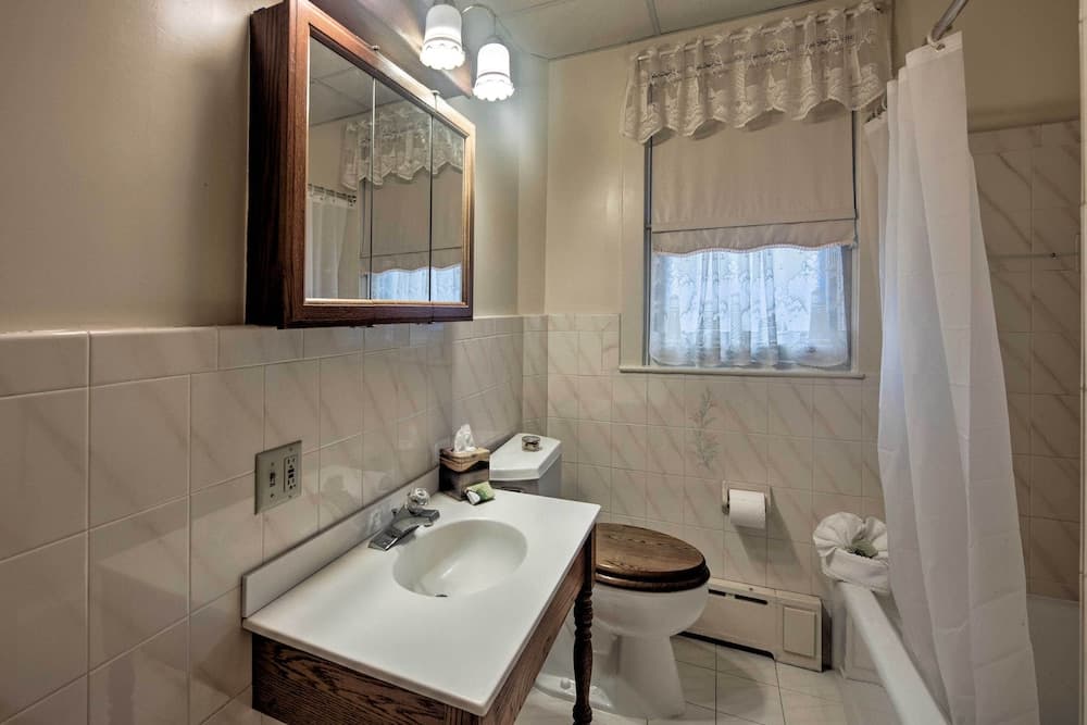 Spacious Reading Home w/ Patio - 2 Miles to Pagoda