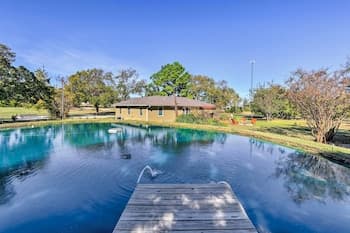 Pottsboro Home on 2 Acres W/jacuzzi, Near Marina!