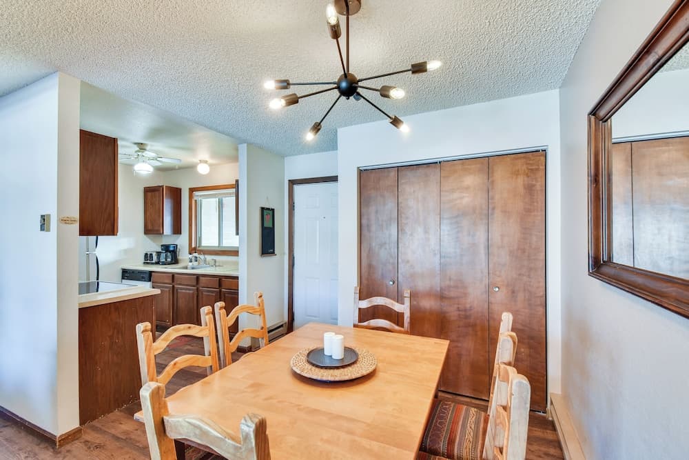 Central Steamboat Condo: Outdoor Hot Tub & Pool!