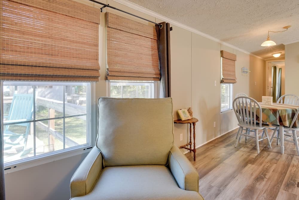 Supply Cottage w/ Deck < 2 Mi to the Beach!