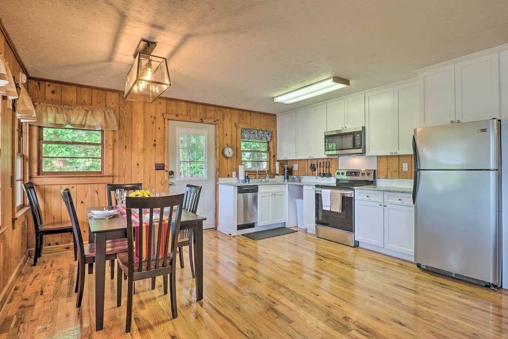 Waterfront Lake Martin Home w/ Grill & Beach!