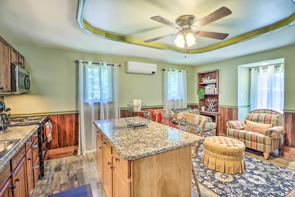 Tamaqua Apartment w/ Fire Pit & Gas Grill!