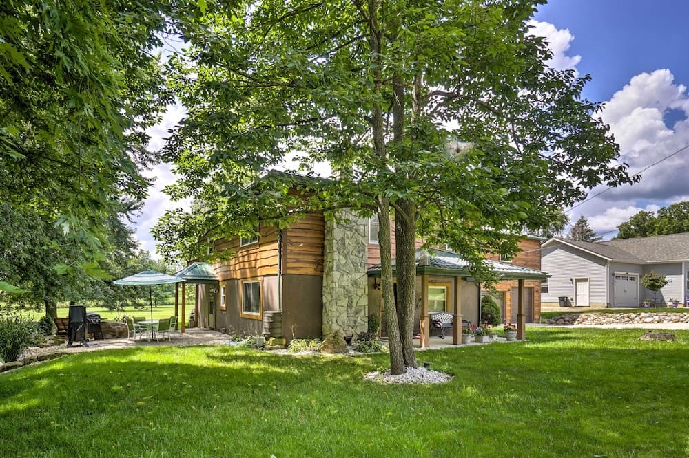 Updated Buckeye Lake Retreat w/ Game Room!