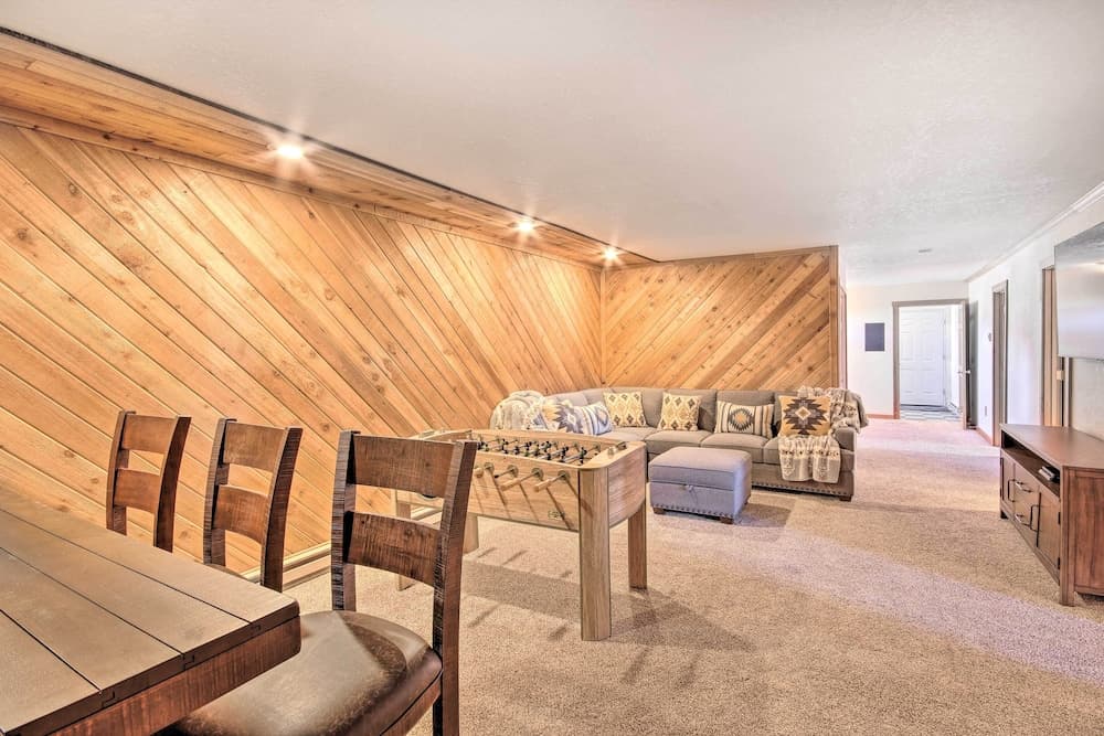 Stunning Gallatin Gateway Mountain Retreat!