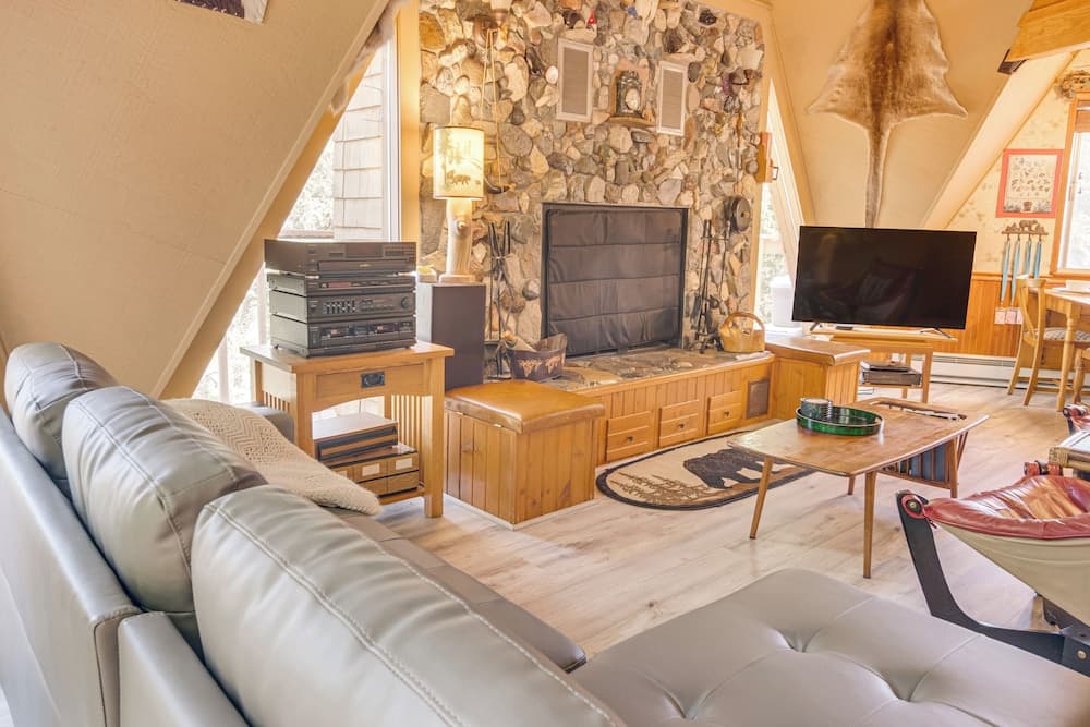 'star House' Unique Home w/ 360 Mountain Views!