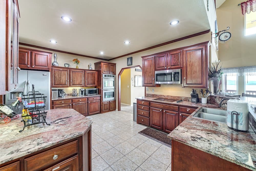 Waterfront Lake Eufaula Home: Multi-level Balcony