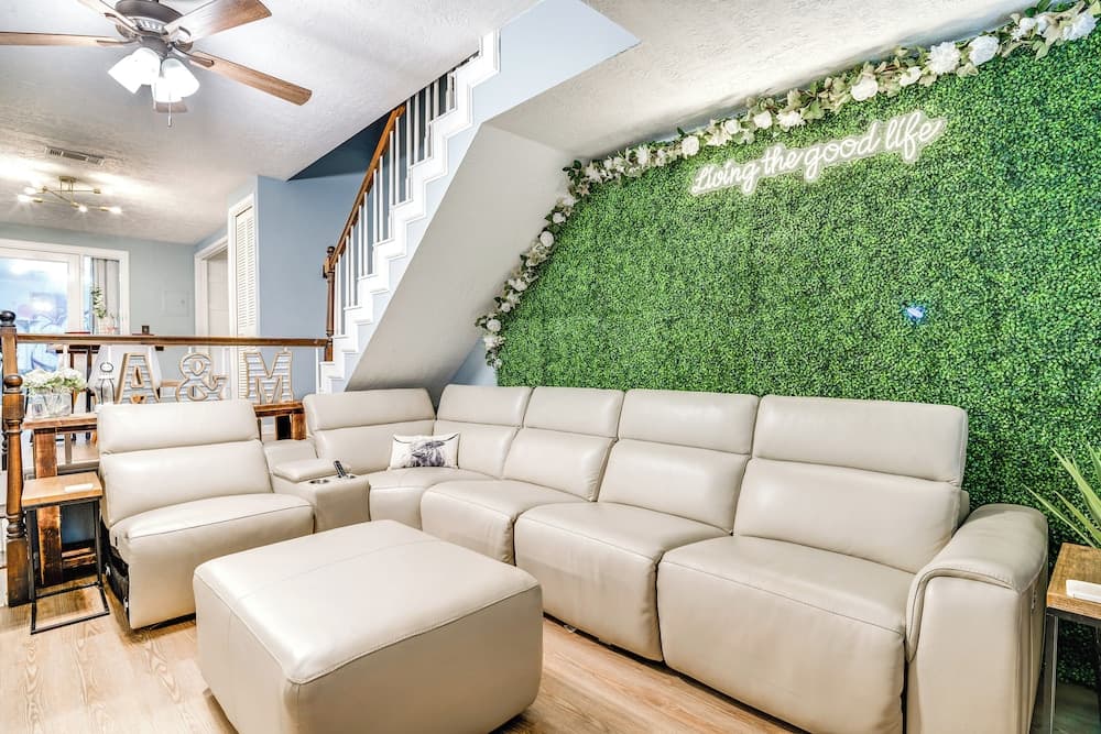 Aggie Game Day Retreat ~ 1 Mi to Texas A & M!