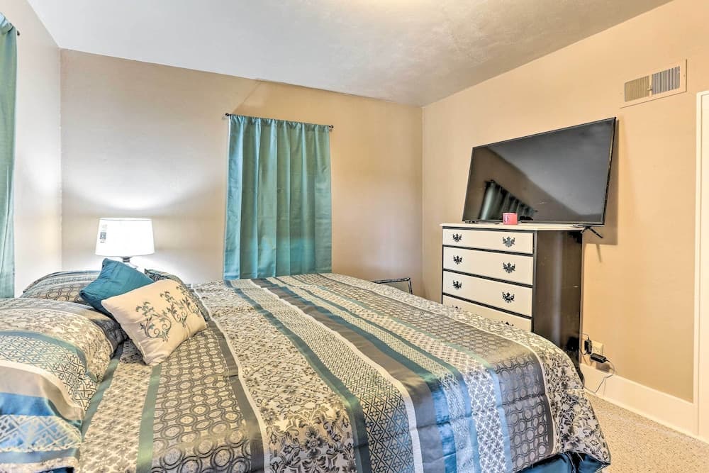 Dog-friendly SD Retreat ~ 4 Mi to Deadwood!