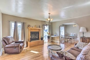 Dog-friendly SD Retreat ~ 4 Mi to Deadwood!