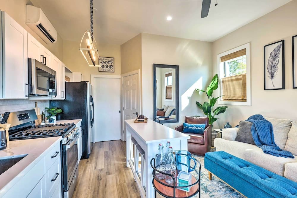 Cozy, New-build Cabin: Steps to Lake Conroe!