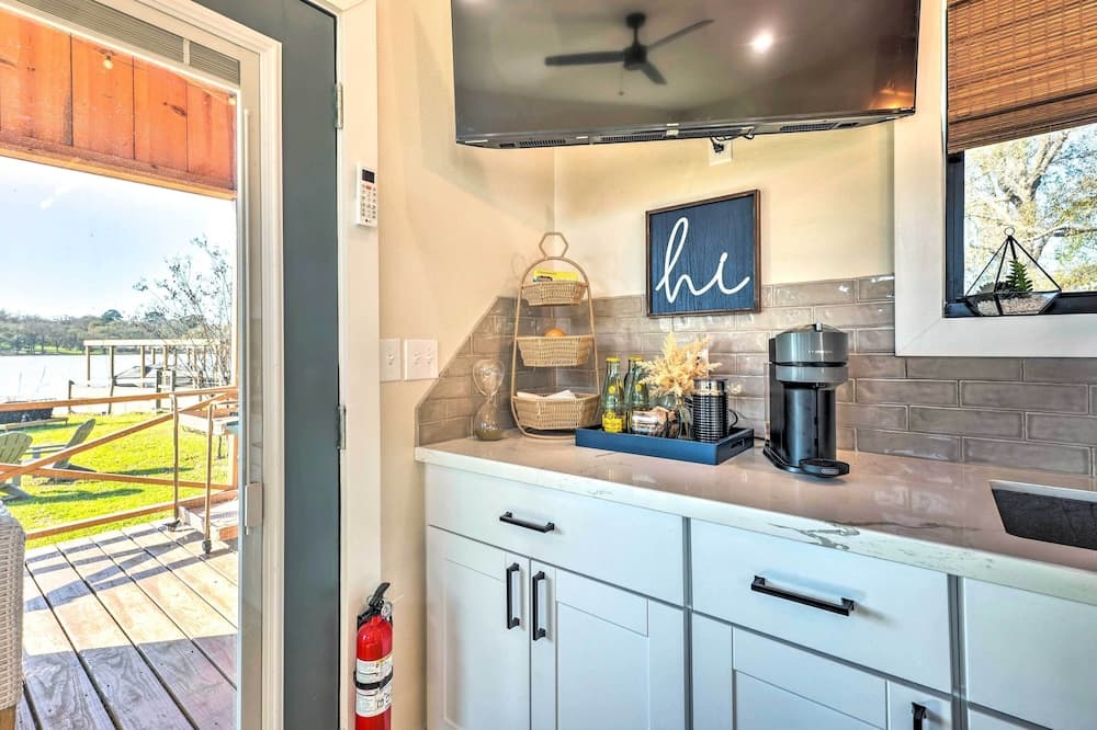 Cozy, New-build Cabin: Steps to Lake Conroe!