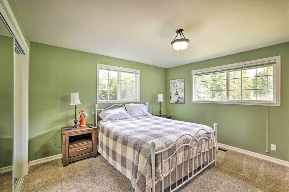 5-acre Getaway w/ Mtn View ~ 14 Mi to Eugene!