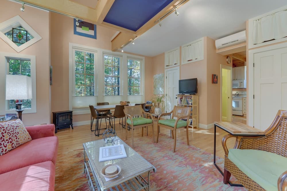 WNC French Broad Riverwalk Retreat w/ Wifi