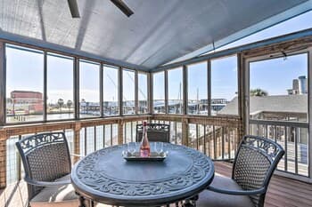 Freeport Home w/ Boat Dock < 2 Mi to Beach!