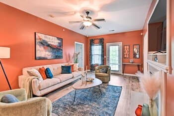 Elegant Fayetteville Condo: 8 Mi to Downtown!
