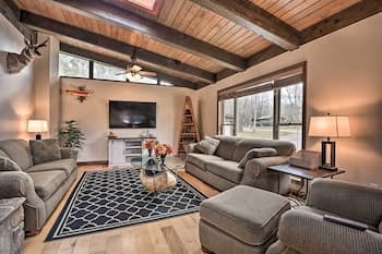 Indian Lake Retreat w/ Wet Bar & Covered Deck